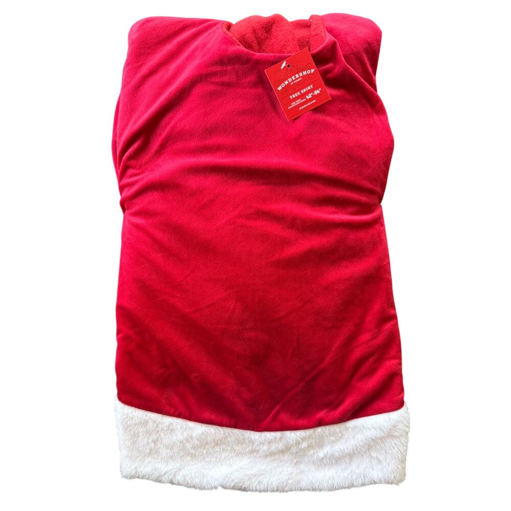 Wondershop 42”-54”
Red Plush Tree Skirt With White Trim and Buttons, Brand New